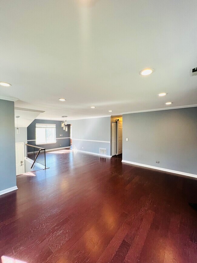 Building Photo - 2142 Southwind Cir