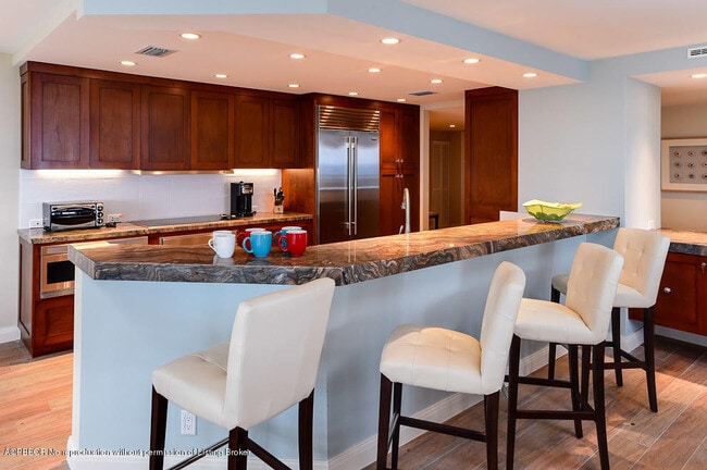 Foto del edificio - 3140 S Ocean Blvd