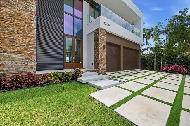 Foto del edificio - 3300 NE 170th St