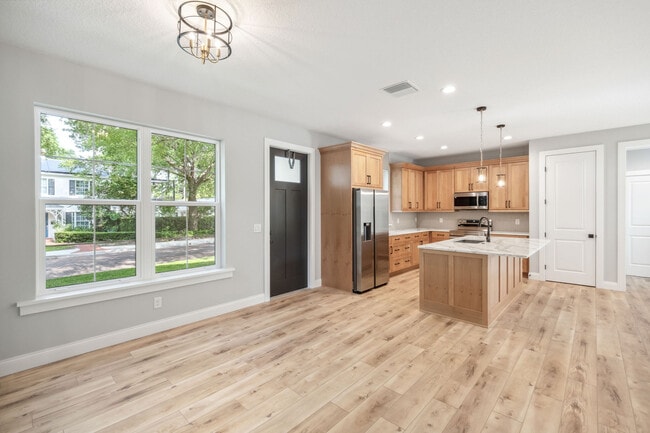 Building Photo - 444 Delaney Park Dr