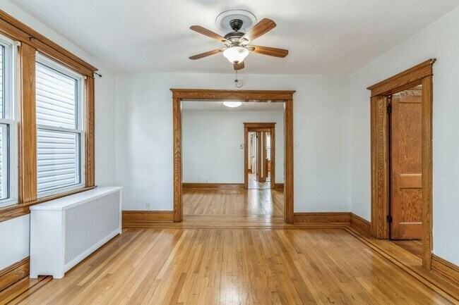 Building Photo - 623 36th St