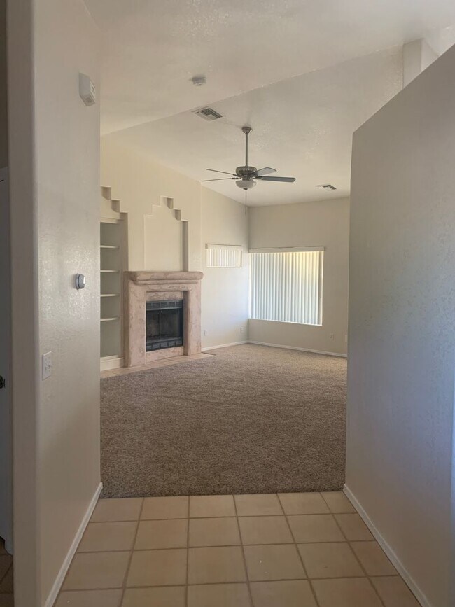 Foto del edificio - 3 Bedroom Home in Desert Lakes Estates
