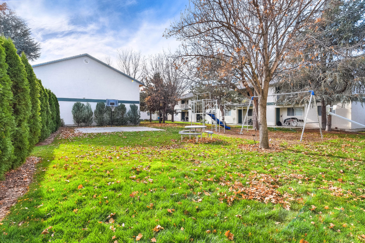Building Photo - 7585 W Florence Ln