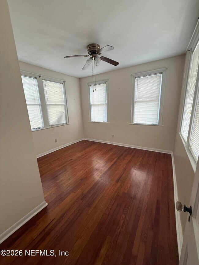 Foto del edificio - 1643 Mallory St