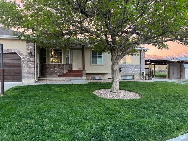 Building Photo - 928 E. Bates Canyon Rd.