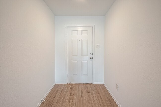 Building Photo - 27123 Breakaway Ln