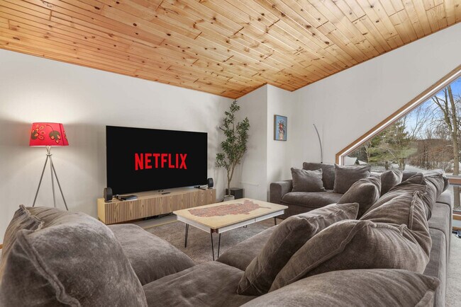 Foto del edificio - 222 Grouse Dr