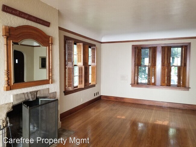 Building Photo - 3 br, 1.5 bath House - 368 NW Lomita Terrace