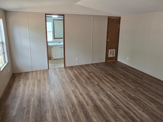 Foto del edificio - 518 Shirley Dr