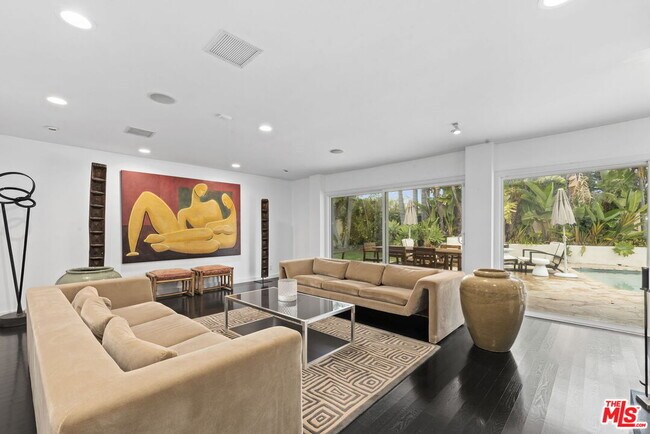 Foto del edificio - 8405 Edwin Dr