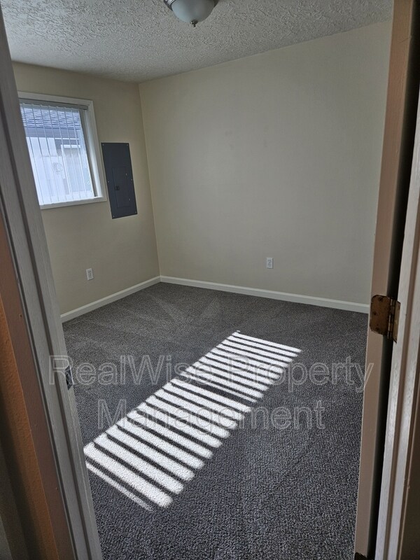 Foto del edificio - 562 NE Anderson St