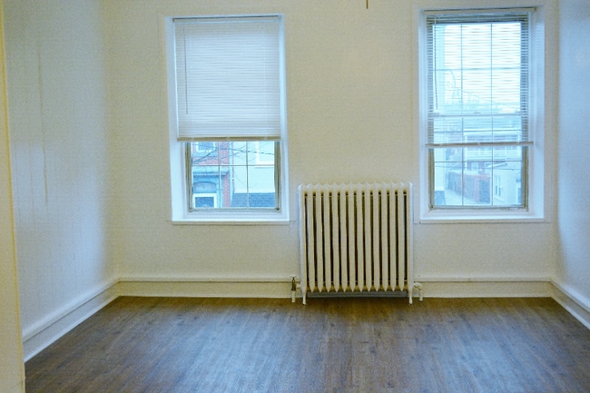 Building Photo - 313 Cherry St