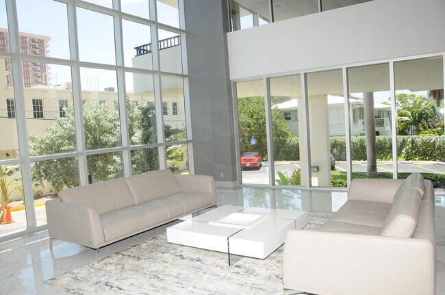 Building Photo - 525 N Ocean Blvd