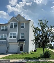 Building Photo - 8 Wayside Ct