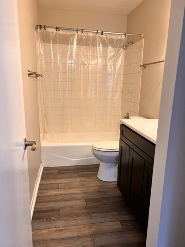 Foto del edificio - Charming 2-Bedroom, 1-Bathroom Apartment for Rent in Chesterton