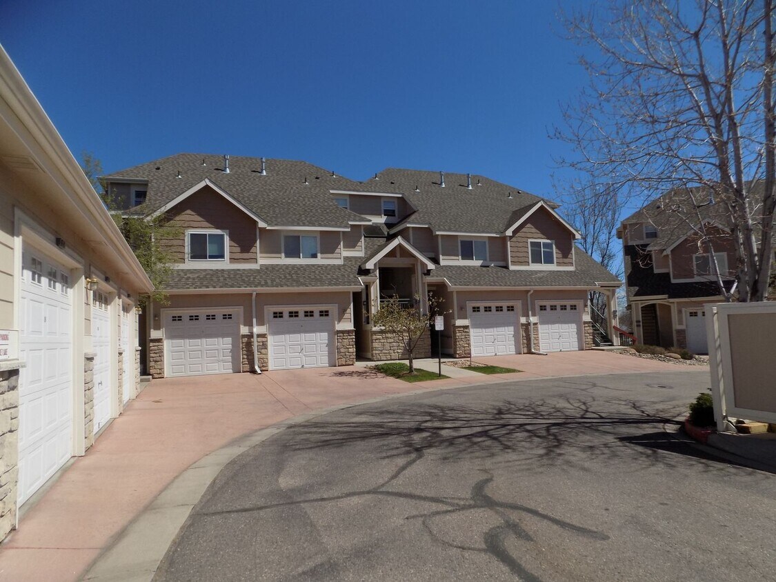 Primary Photo - 3945 Landings Dr