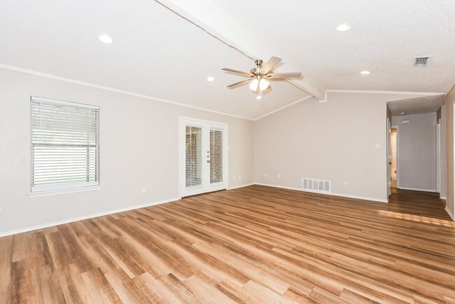Building Photo - 806 Cherlyne Dr