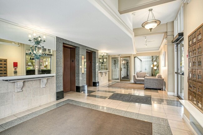 Building Photo - Capitol Hill Condo ~ The Highlander Condom...