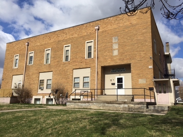 Primary Photo - 121 W Main St