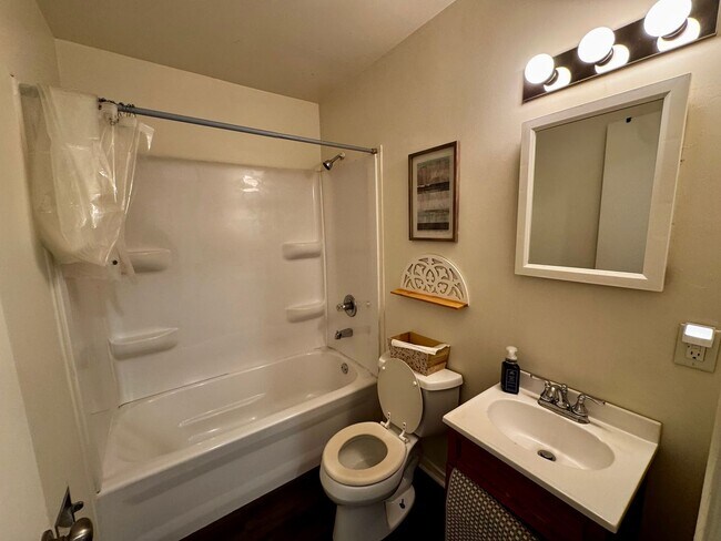Building Photo - Top Floor Furnished Studio Apartment – All Utilities Included!