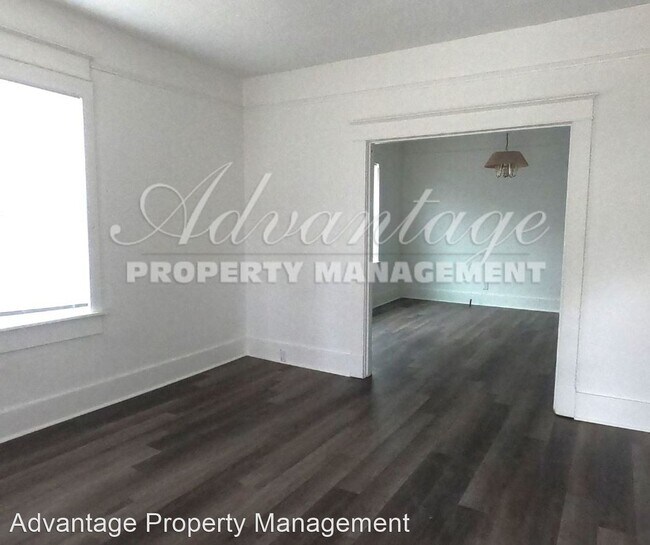 Building Photo - 3 br, 1.5 bath House - 1531 Oakwood St.