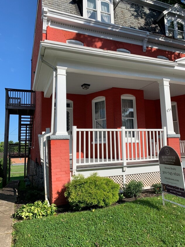 Primary Photo - 454 Guilford Ave