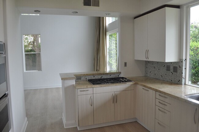 Foto del edificio - 3BR+/3BA EXECUTIVE HOME IN EVER POPULAR RI...