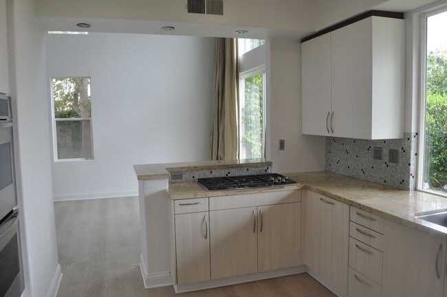 Foto del edificio - 4BR/3BA EXECUTIVE HOME IN EVER POPULAR RID...