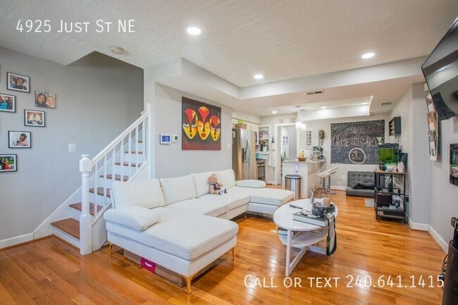 Foto del edificio - 4925 Just St NE