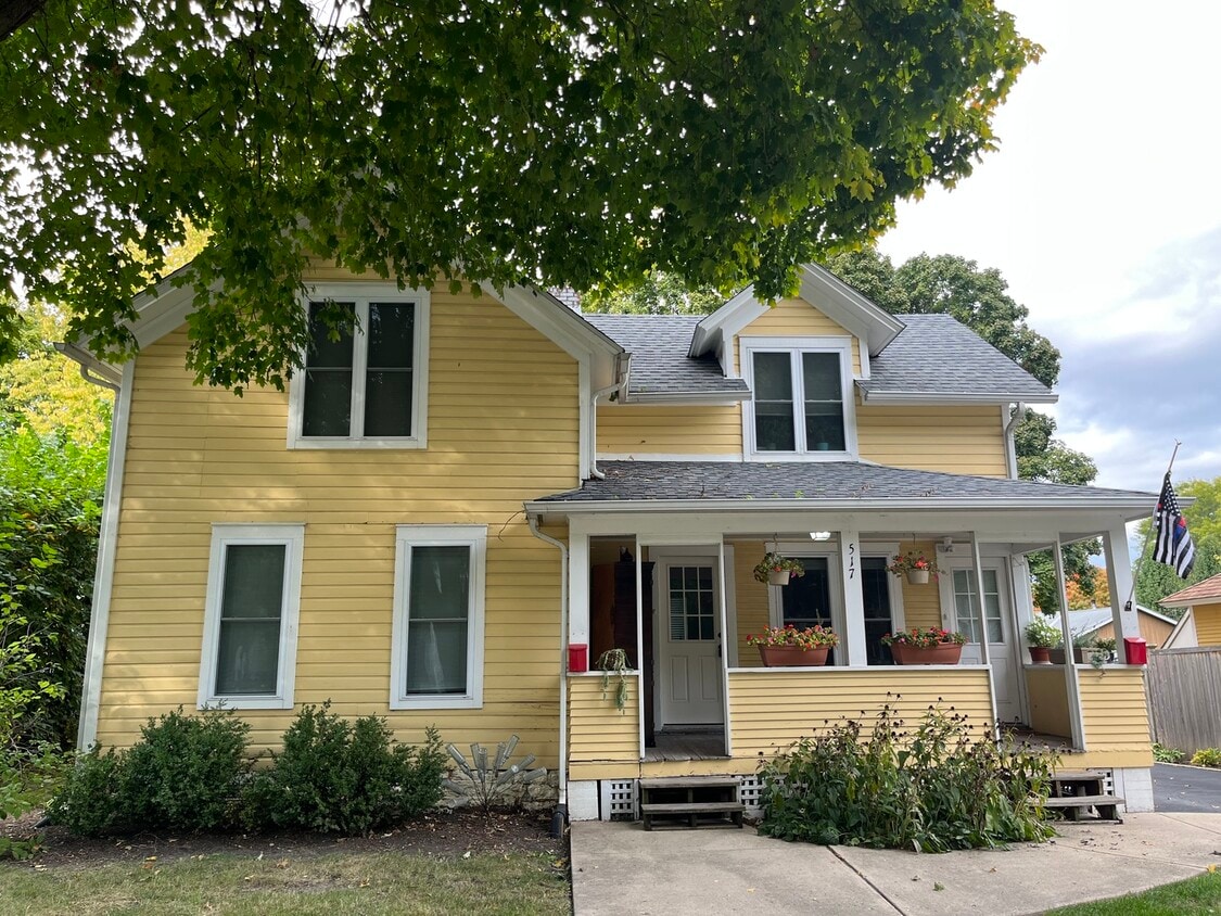 Primary Photo - 517 W Wilson St