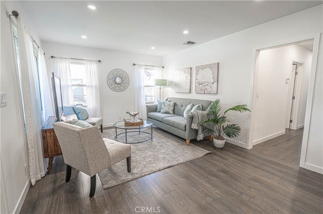 Foto del edificio - 3744 Los Olivos Ln