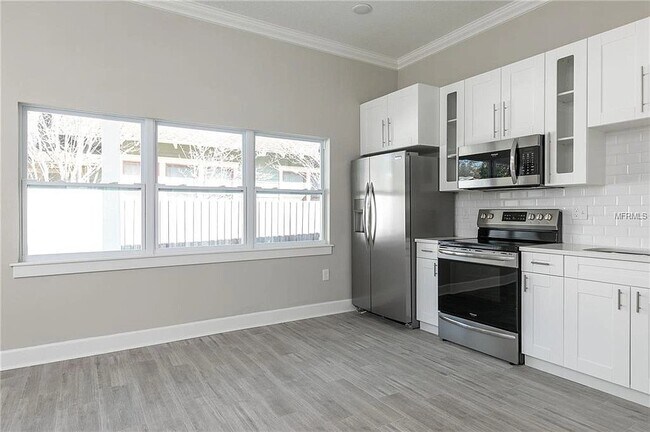 Building Photo - 114 8th Ave N