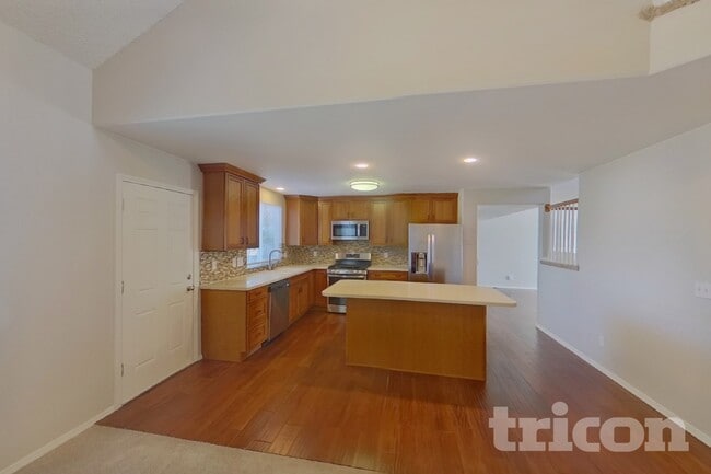 Building Photo - 656 Golden Eagle Dr