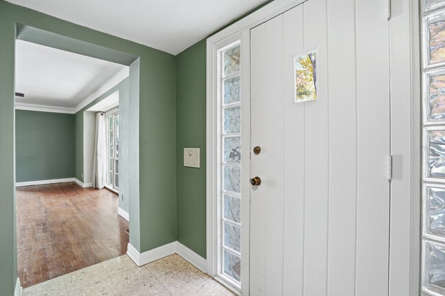 Foto del edificio - 2608 Highview Terrace