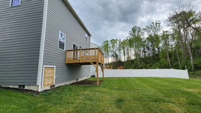 Foto del edificio - 560 Country Oak Dr