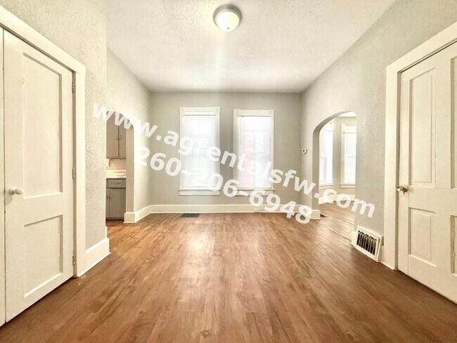 Building Photo - 3 Bedroom House