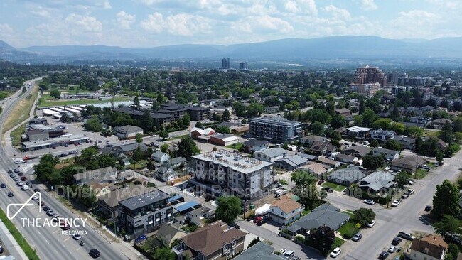 Photo du bâtiment - 1036 Coronation Ave