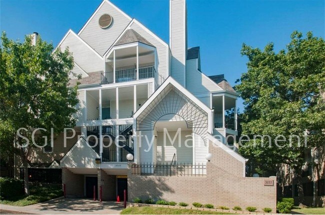 Foto del edificio - 1 BR condominium community with secured, a...