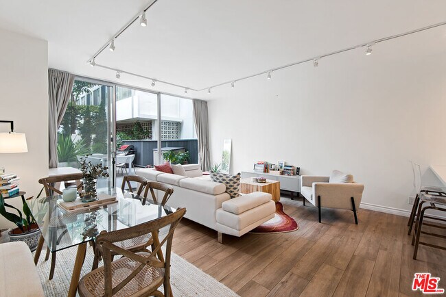 Foto del edificio - 17368 Sunset Blvd