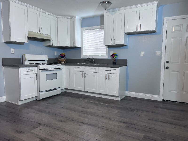 Foto principal - 2110 Keith St