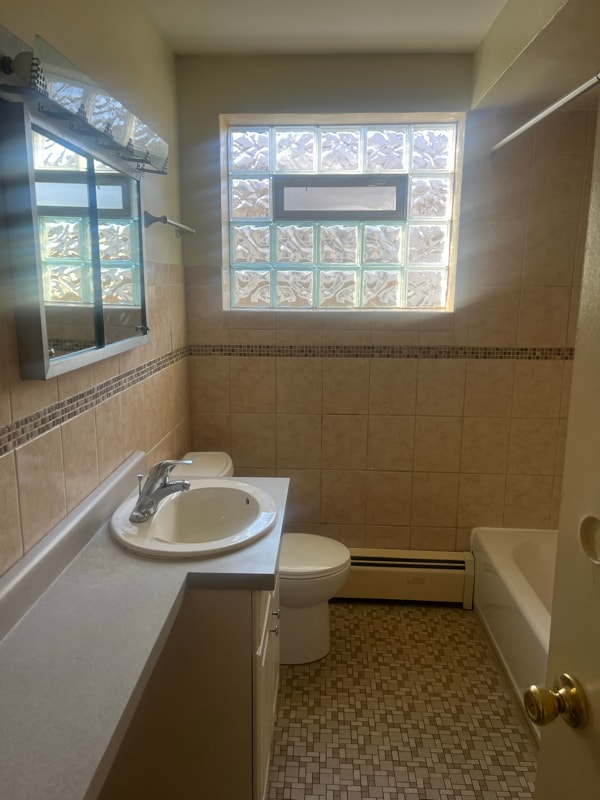 Foto del edificio - 2435 W 123rd St