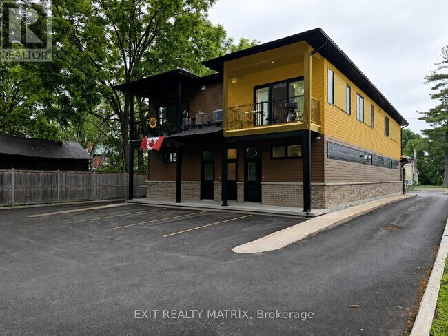 Building Photo - 1106 Concession St