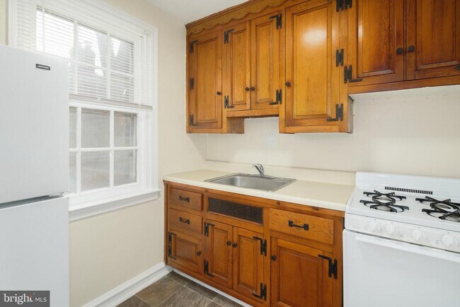 Foto del edificio - 2828 Midvale Ave