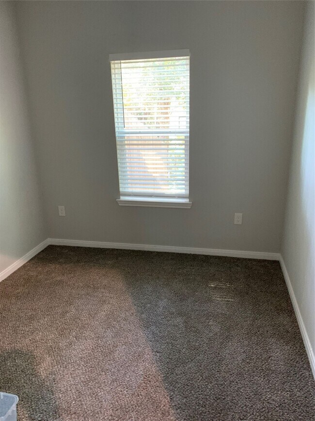 Building Photo - 15772 Aspen Dr