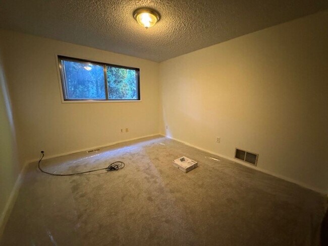 Building Photo - 141 NE 40th Avenue ~ NEWLY REMODELED HOME