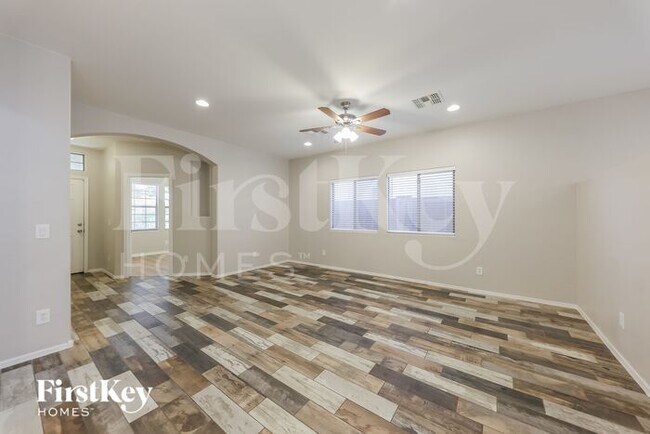 Foto del edificio - 4621 W Fortune Dr