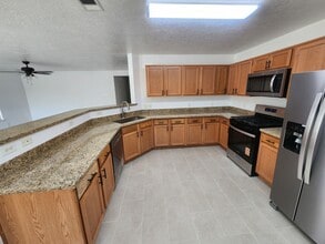 Building Photo - 427 Remington Heights Dr