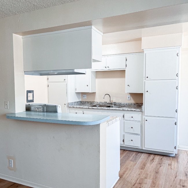 Photo - 1001 E Stearns Ave Apartment