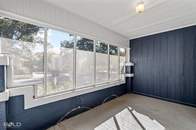 Building Photo - Half off the first Full Months rent! Updat...