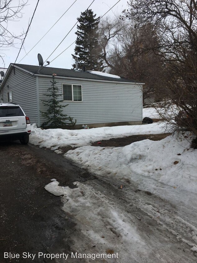 Primary Photo - 1 br, 1 bath House - 246 1/2 S. 2ND E.